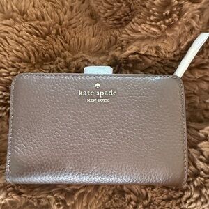 Kate Spade Lena Medium Compact Bifold Wallet – Hot Fudge Brown – NWT MSRP $179